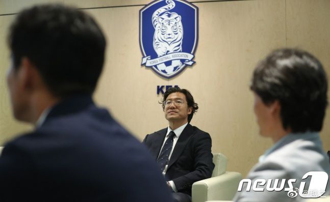 而除了原班人马惊喜回归外，预告片也向观众传达了一些至关重要的信息：比如尼奥再次展现了出色的功夫底子与青年版墨菲斯;展开对决、崔妮蒂在街道穿梭疯狂飙车、尼奥用意念阻止子弹来袭等各种高能名场面皆在片中以不同的方式经典重现，令影迷激动不已，纷纷表示;终于回归，不负所期